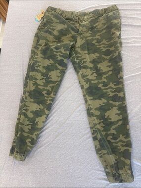 Slim Men’s Camo Jeans - Olive Green